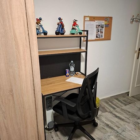 Habitacion Particular Con Bano Privado Sevilla Eksteriør billede